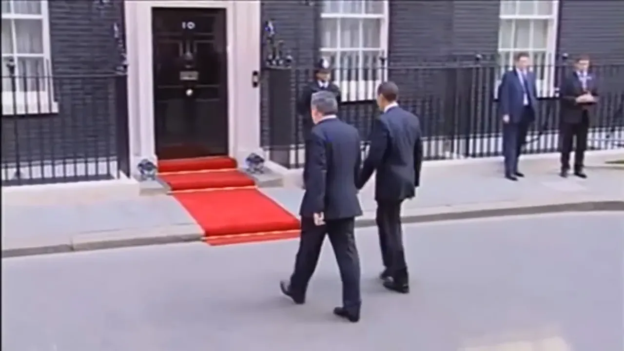 ตัวอย่างการจับมือระหว่างผู้นำประเทศ